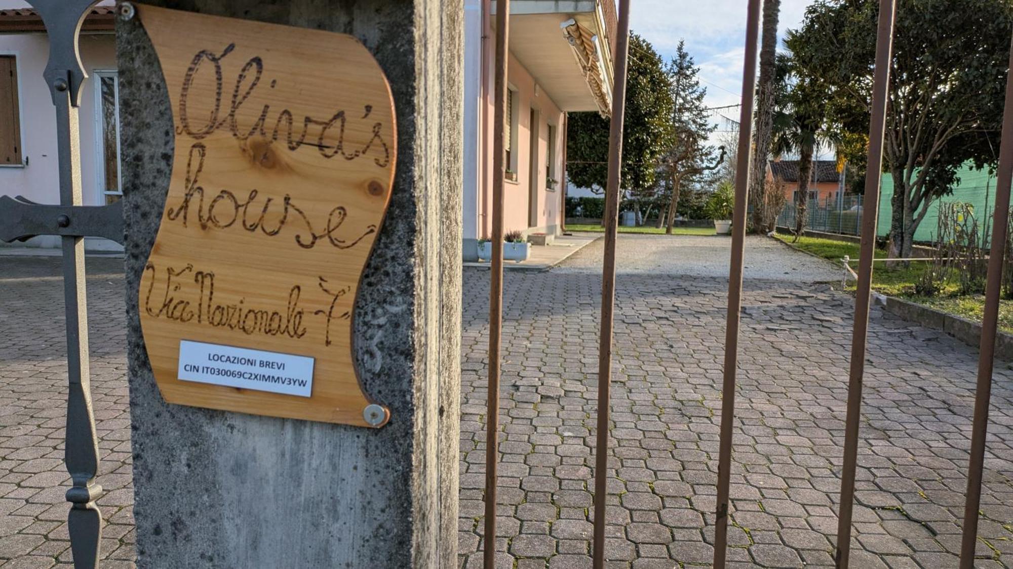 Oliva'S House Appartamento Con Giardino 帕拉佐罗德罗斯泰尔 外观 照片